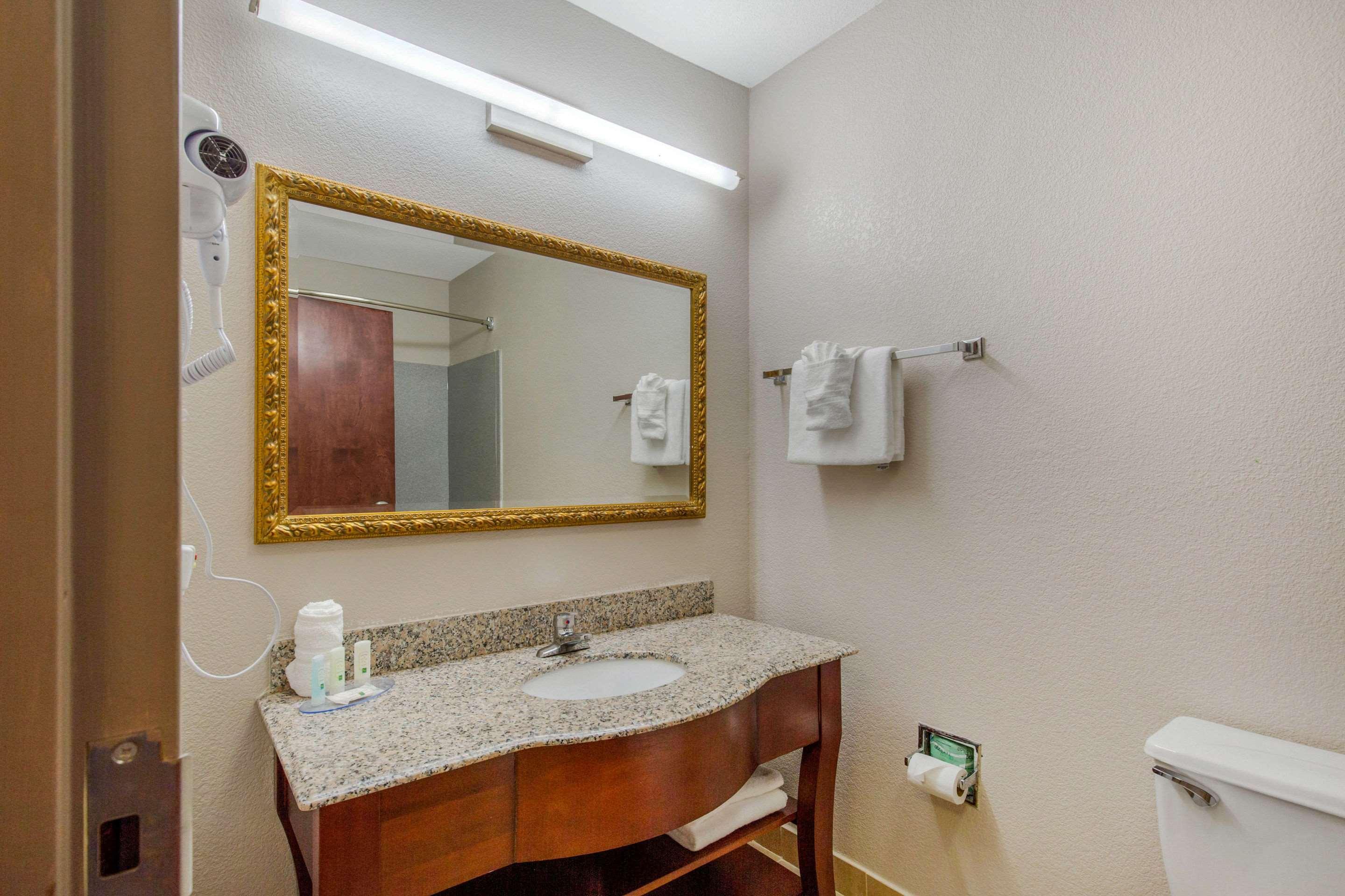 Quality Inn And Suites Port Arthur Nederland Exterior photo